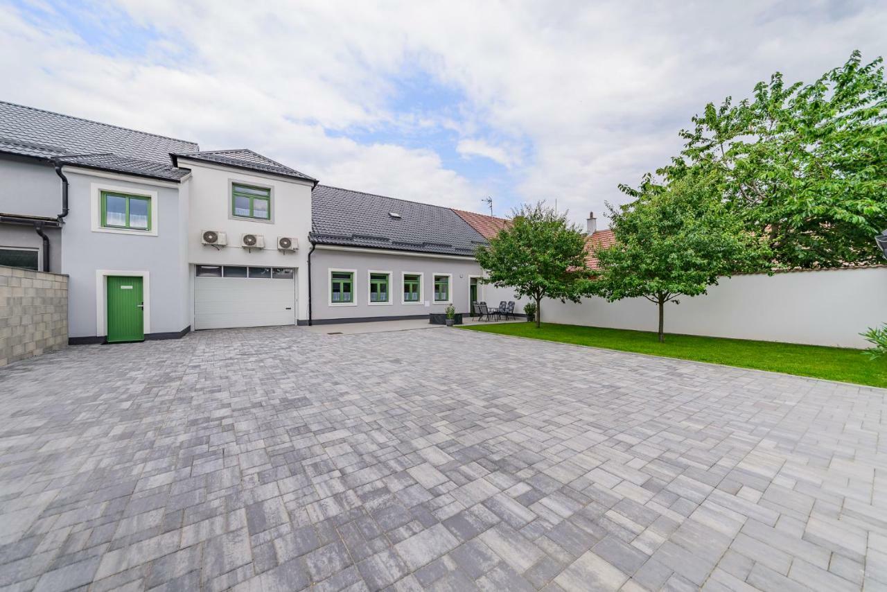 Slovansky Penzion Mikulčice Exterior foto